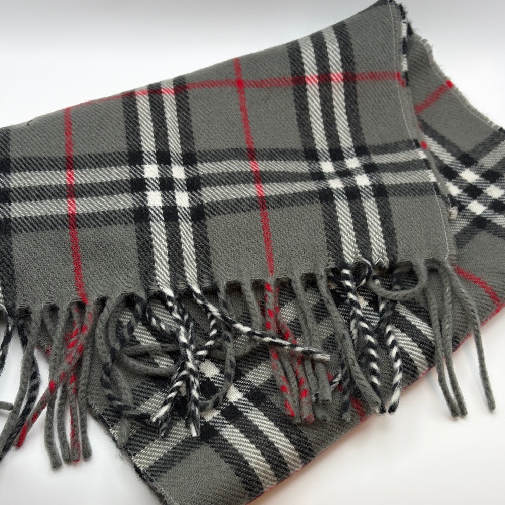 ❄️ SALE ❄️ Burberry Gray and Red Lambswool Checkered Scarf EUC